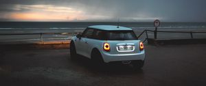 Превью обои mini cooper, mini, автомобиль, белый, стоянка