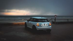 Превью обои mini cooper, mini, автомобиль, белый, стоянка