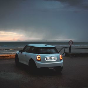 Превью обои mini cooper, mini, автомобиль, белый, стоянка