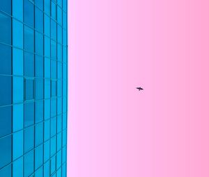 Превью обои минимализм, голубой, розовый, здание, небо, птица