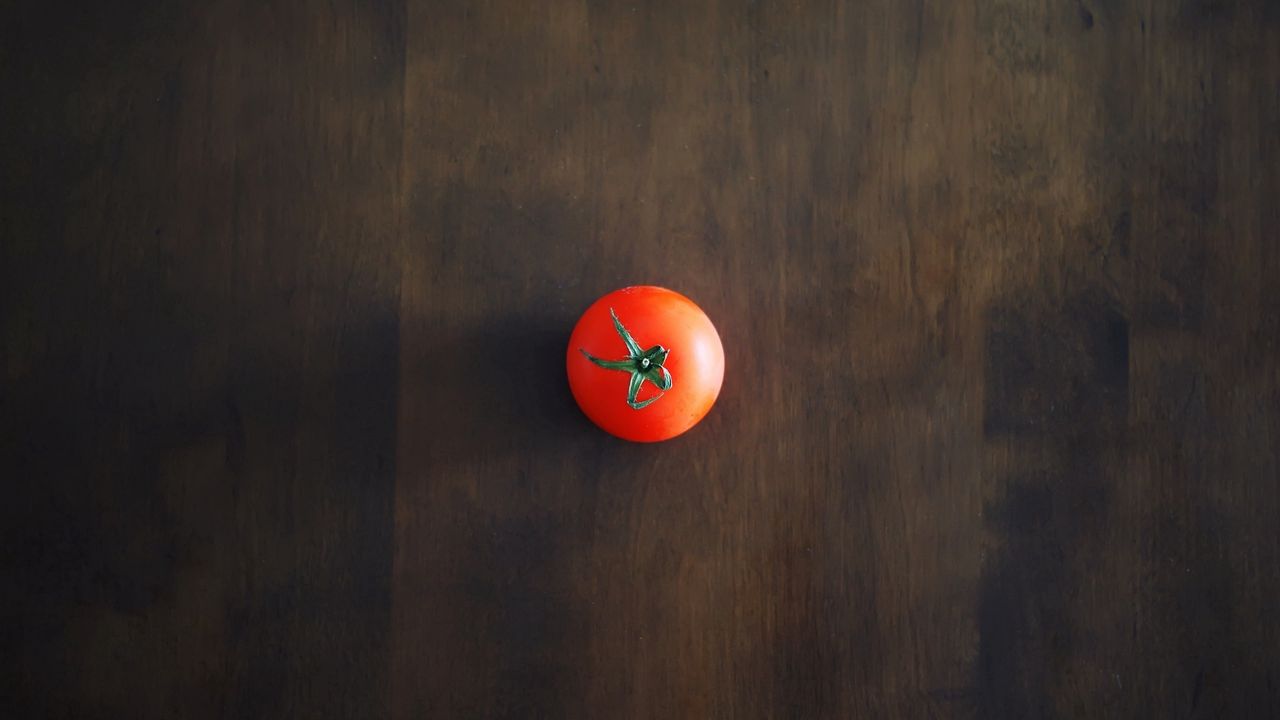 Обои минимализм, помидор, красный, стол, обои, тень, фон