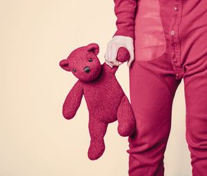 Превью обои мишка, игрушка, рука, розовый
