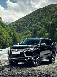 Превью обои mitsubishi pajero, внедорожник, горы