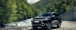 Превью обои mitsubishi pajero, внедорожник, горы