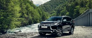 Превью обои mitsubishi pajero, внедорожник, горы