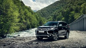 Превью обои mitsubishi pajero, внедорожник, горы