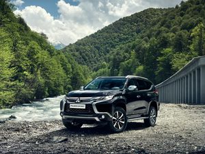 Превью обои mitsubishi pajero, внедорожник, горы