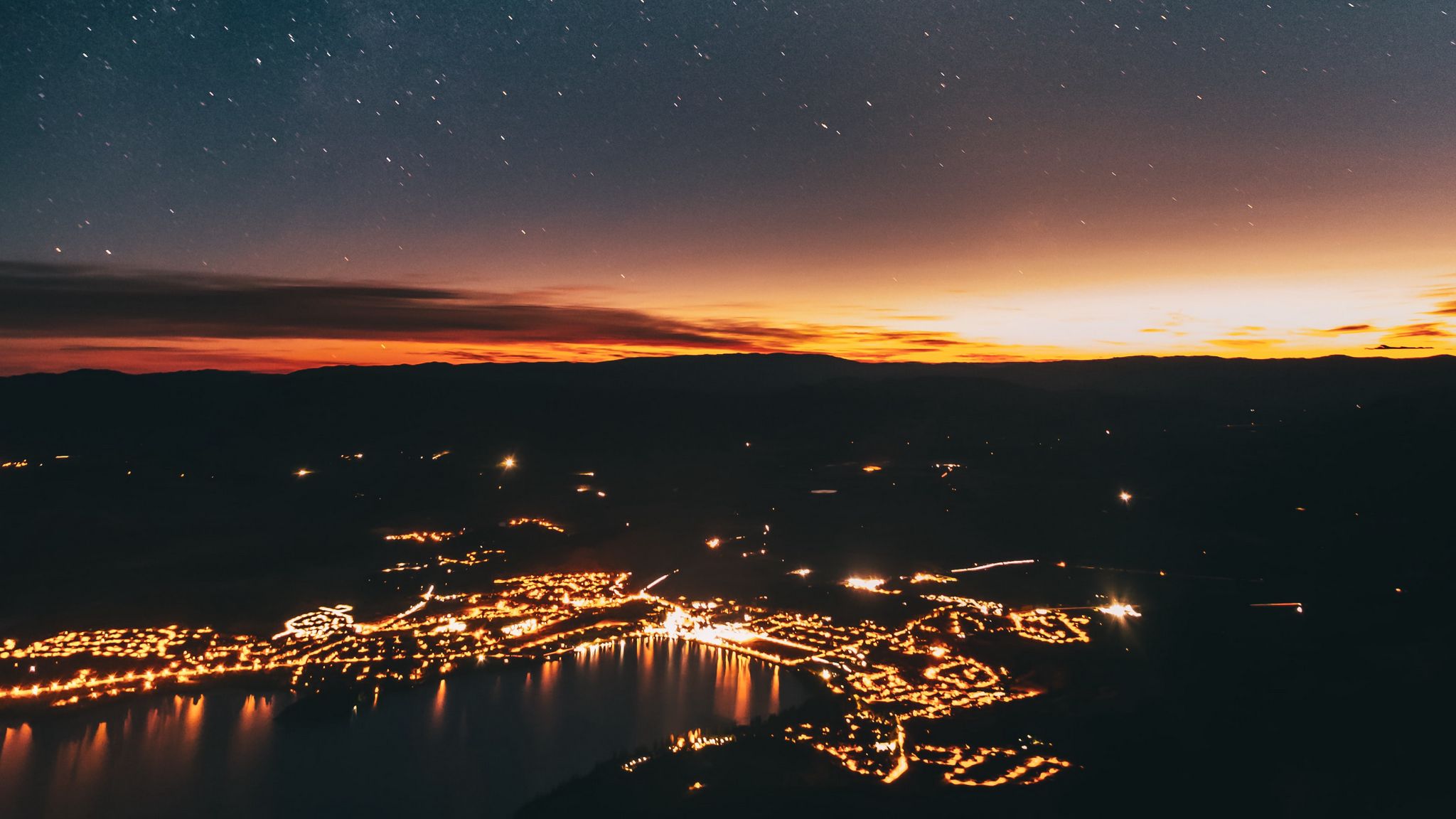 Ковид ночью. Вид на ночной сим. Красивый ночной вид Южной Дакоты. Ночной вид Крым. Млечный путь обои.
