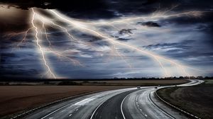 Превью обои молния, дорога, асфальт, стихия, небо, непогода, авто, движение, разряд