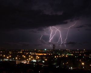 Превью обои молния, город, ночь, небо, облака