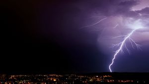 Превью обои молния, гроза, небо, ночь, город