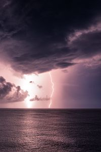 Превью обои молния, море, горизонт, облака