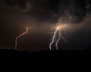 Превью обои молния, облака, тучи, пасмурно, ночь
