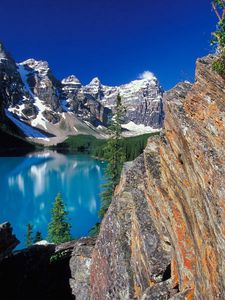 Превью обои moraine lake, канада, озеро, девственная природа, скалы, горная порода, голубое