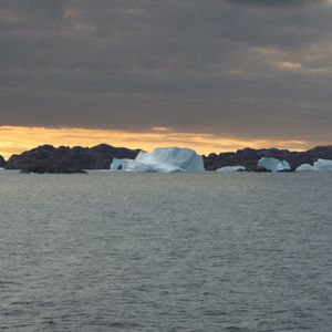 Превью обои море, айсберг, камни, пейзаж