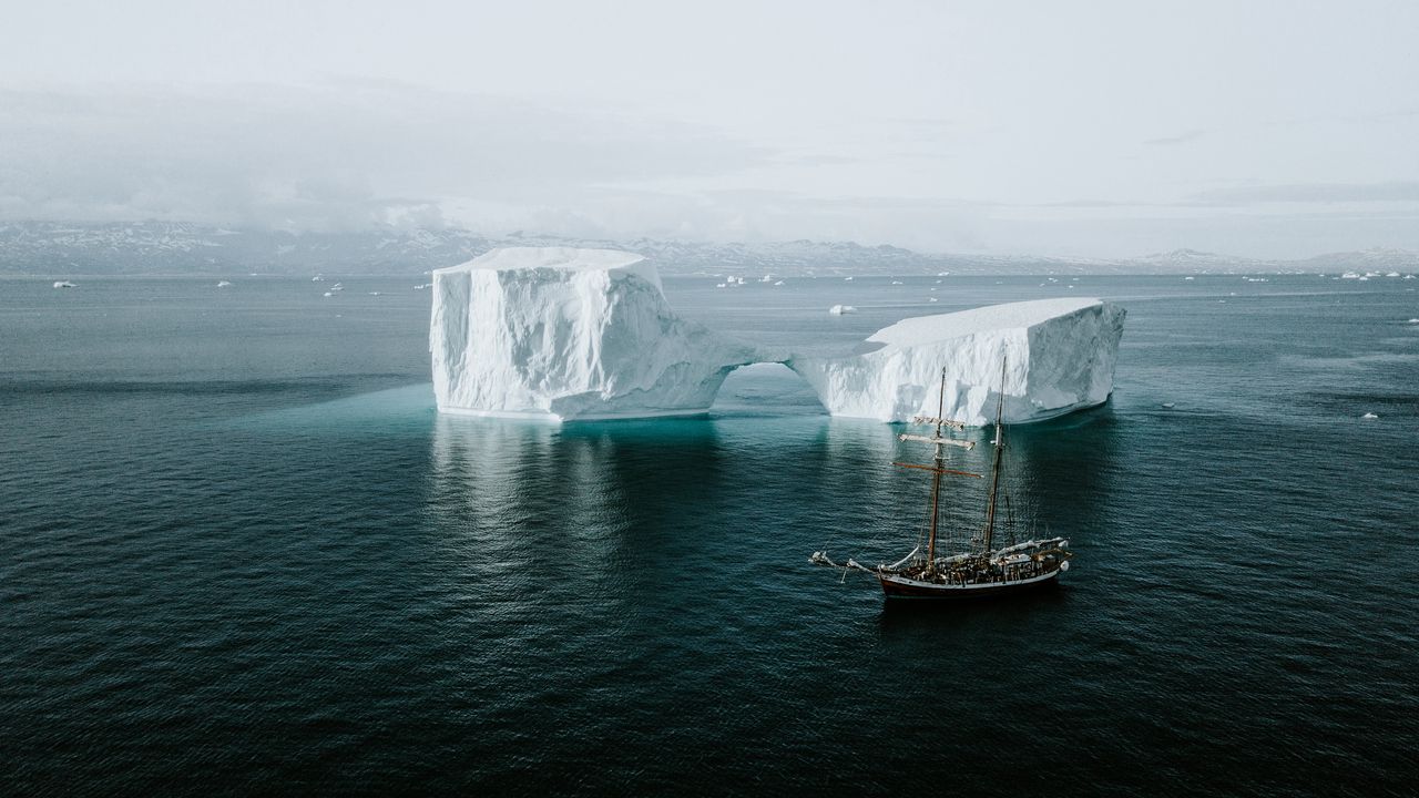 Обои море, айсберг, корабль, лед, вода