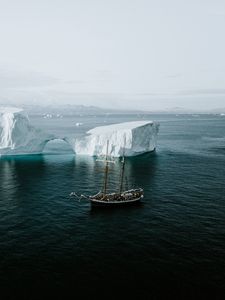 Превью обои море, айсберг, корабль, лед, вода