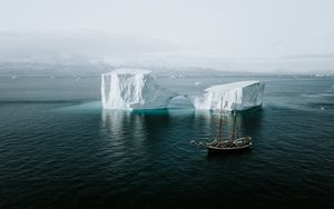 Превью обои море, айсберг, корабль, лед, вода