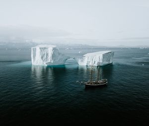 Превью обои море, айсберг, корабль, лед, вода