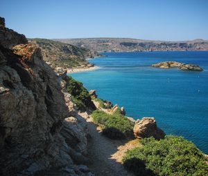 Превью обои море, берег, горы, камни, пейзаж