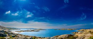 Превью обои море, берег, камни, солнце, небо, горизонт, природа