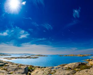Превью обои море, берег, камни, солнце, небо, горизонт, природа