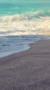 Превью обои море, берег, пляж, песок, волна, камень, макро, крупинки