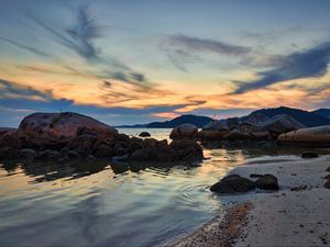 Превью обои море, берег, скалы, пляж, вода, пейзаж