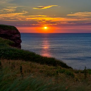 Превью обои море, берег, трава, закат