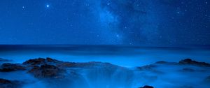 Превью обои море, берег, звездное небо, ночь