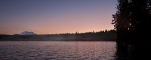 Превью обои море, деревья, лес, природа, гора, вечер
