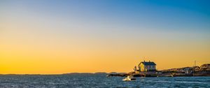 Превью обои море, дома, небо, закат
