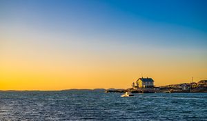 Превью обои море, дома, небо, закат