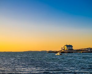 Превью обои море, дома, небо, закат
