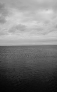 Превью обои море, горизонт, чб, небо, облака