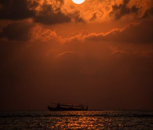 Превью обои море, горизонт, корабль, закат, солнце, облака