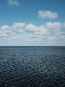 Превью обои море, горизонт, лодка, облака, небо, рябь