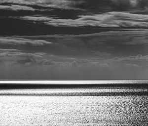 Превью обои море, горизонт, небо, чб