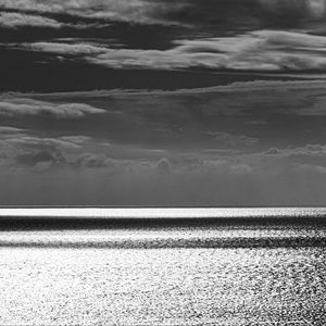 Превью обои море, горизонт, небо, чб
