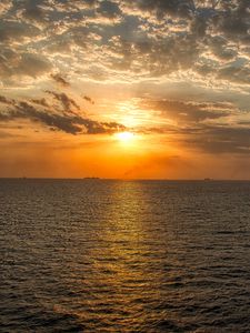 Превью обои море, горизонт, облака, солнце, свет