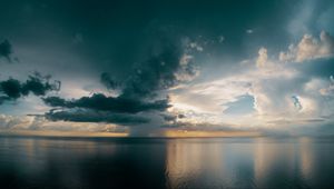 Превью обои море, горизонт, облака, рябь, пасмурно, тучи