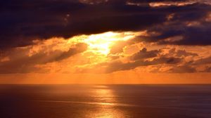 Превью обои море, горизонт, облака, закат, темный