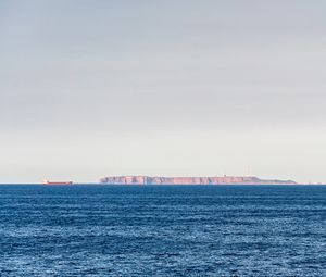 Превью обои море, горизонт, скалы, корабль