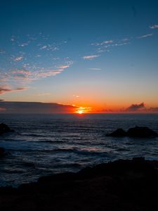 Превью обои море, горизонт, солнце, закат, облака, пейзаж, темный