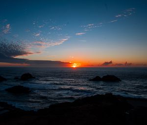 Превью обои море, горизонт, солнце, закат, облака, пейзаж, темный
