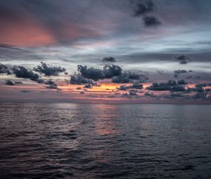 Превью обои море, горизонт, сумерки, вода, облака