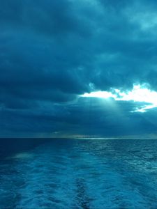 Превью обои море, горизонт, волны, облака, туман
