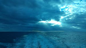 Превью обои море, горизонт, волны, облака, туман