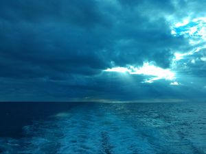Превью обои море, горизонт, волны, облака, туман
