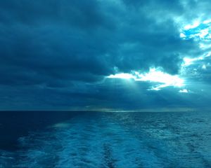 Превью обои море, горизонт, волны, облака, туман